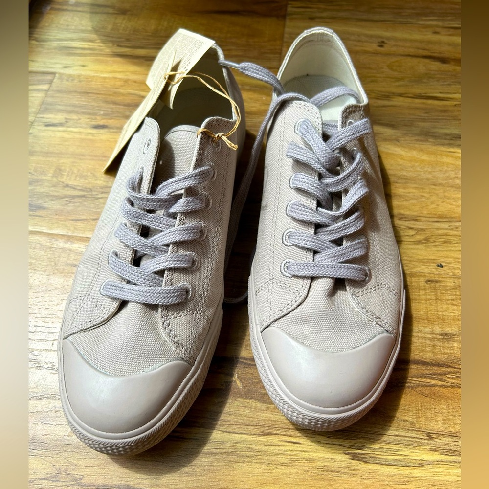 MUJI Unisex Less Tiring Light Gray Sneakers Size 8 Women/6.5 Men